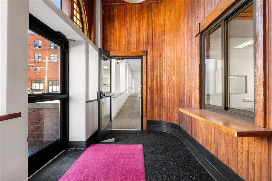 More Photos Of 10 Railroad Pl, Norwich Flex For Lease