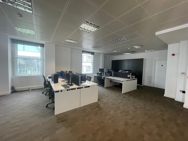 More Photos Of 141 Moorgate, London Office For Lease