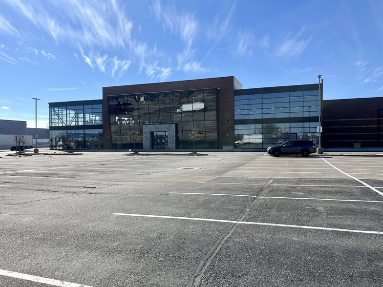 More Photos Of 1800 Tanglewood Park Blvd, Hilliard Health Club For Lease