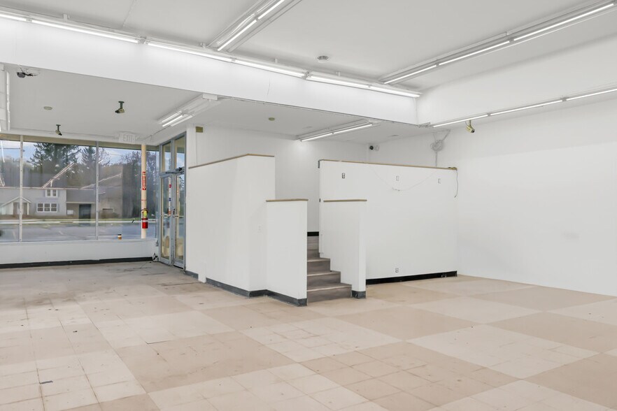 More Photos Of 6704-6720 N Ridge Rd, Madison General Retail For Sale