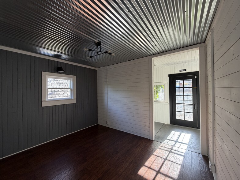 More Photos Of 1272 Oregon St, Redding Office For Sale