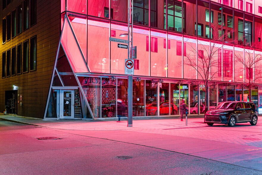 More Photos Of 22 Rue Ste-Catherine E, Montréal Office For Sale