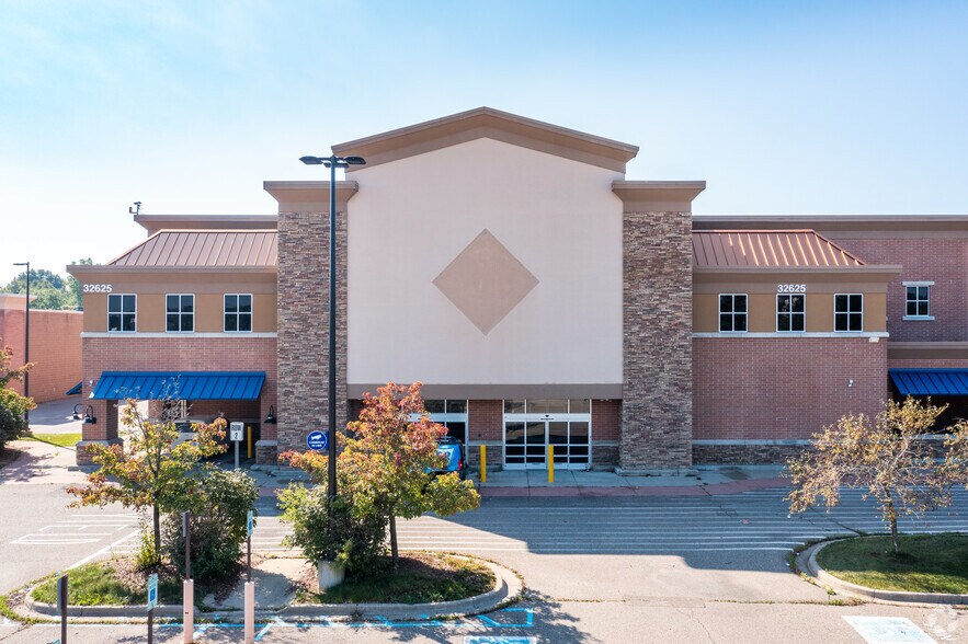 More Photos Of 32625 Northwestern Hwy, Farmington Hills Freestanding For Lease