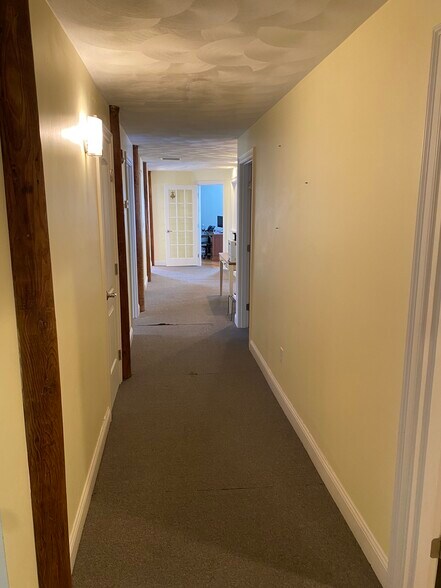 More Photos Of 7 Main St, North Kingstown Storefront Retail Office For Lease