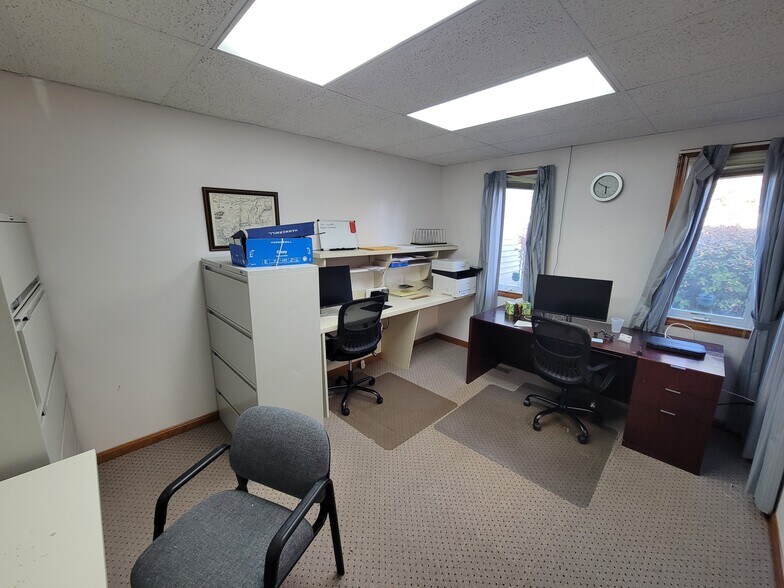 More Photos Of 2 Courthouse Ln, Chelmsford Office For Lease