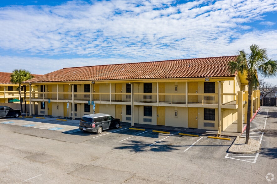 More Photos Of 6410 N Interstate 35, San Antonio Hotel For Sale