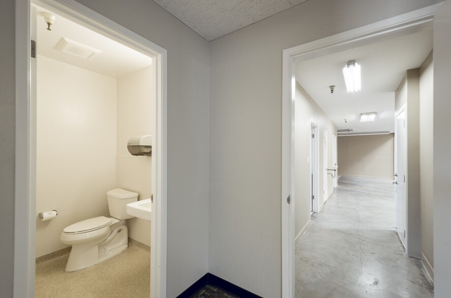 More Photos Of 901 Shasta St, Redwood City Warehouse For Lease