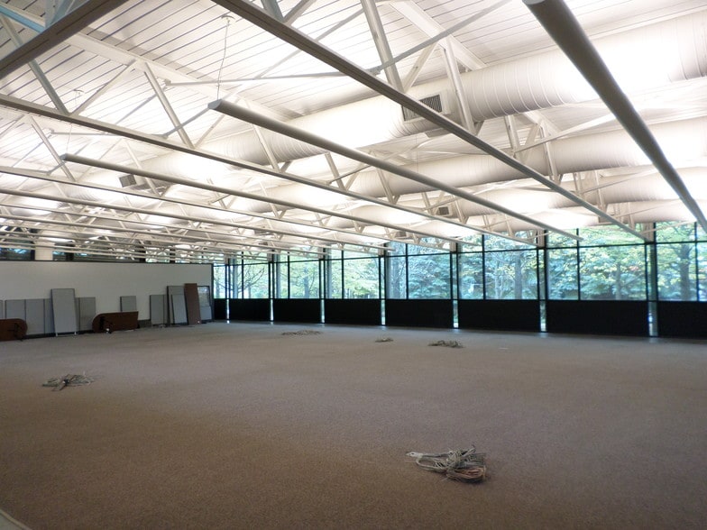 More Photos Of 395 Oak Hill Rd, Mountain Top Manufacturing For Lease