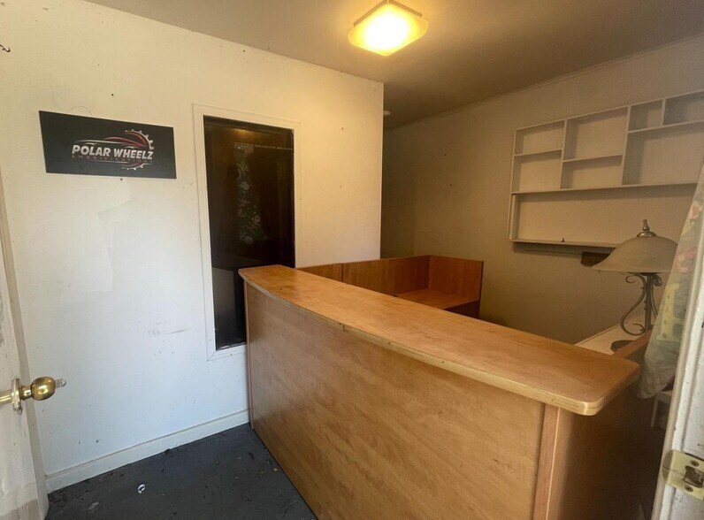 More Photos Of 46 Kitchener Av, Brantford Auto Repair For Sale