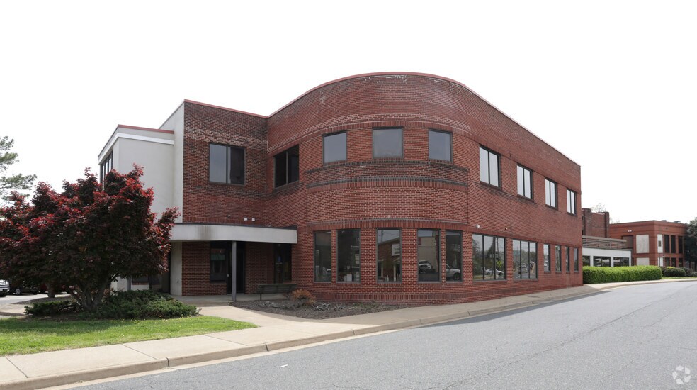More Photos Of 500 Lafayette Blvd, Fredericksburg Office For Lease