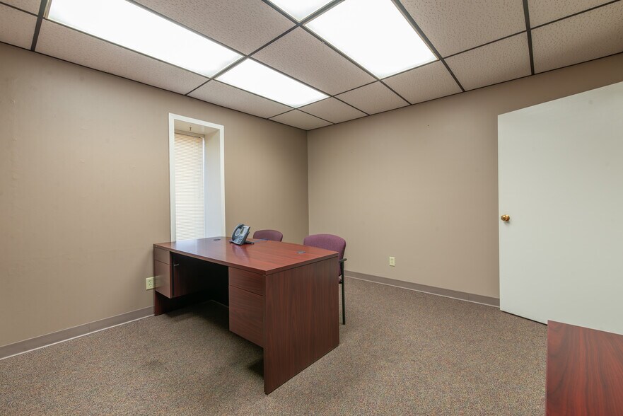 More Photos Of 210 W Spring St, Freeport Office For Sale
