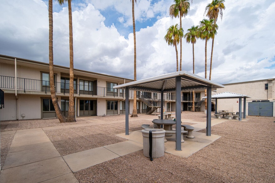 More Photos Of 2432 W Turney Ave, Phoenix Shelter For Sale