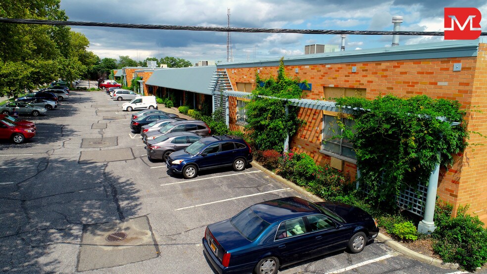 More Photos Of 95 Hoffman Ln, Islandia Warehouse For Lease