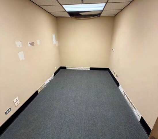 More Photos Of 511-515 Thornhill Dr, Carol Stream Medical For Sale