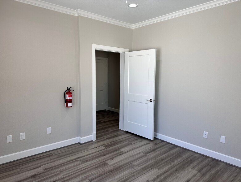 More Photos Of 400 Stonebrook Pky, Frisco Office For Sale
