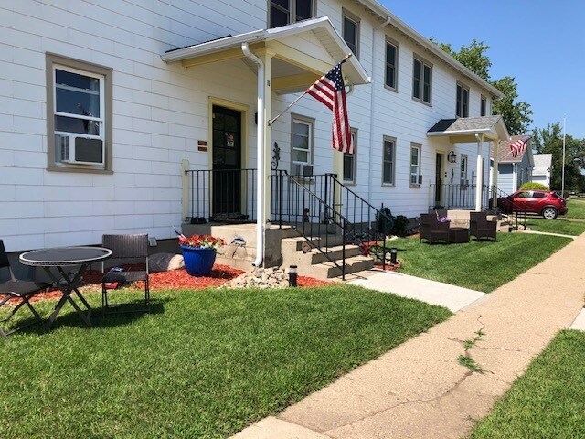 More Photos Of 314 4th St, Riverdale Hotel For Sale