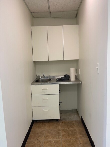 More Photos Of 27 Clyde Rd, Somerset Medical For Sale