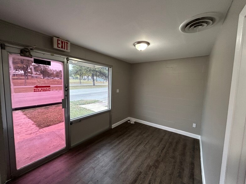 More Photos Of 3120-3122 E Lancaster Ave, Fort Worth Storefront Retail Office For Lease