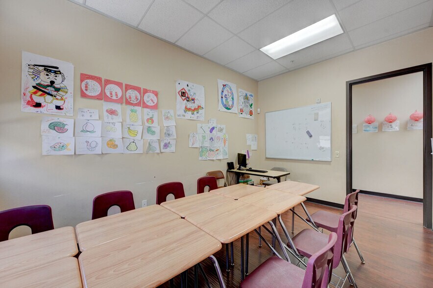 More Photos Of 6284 Spring Mountain Rd, Las Vegas Office For Sale