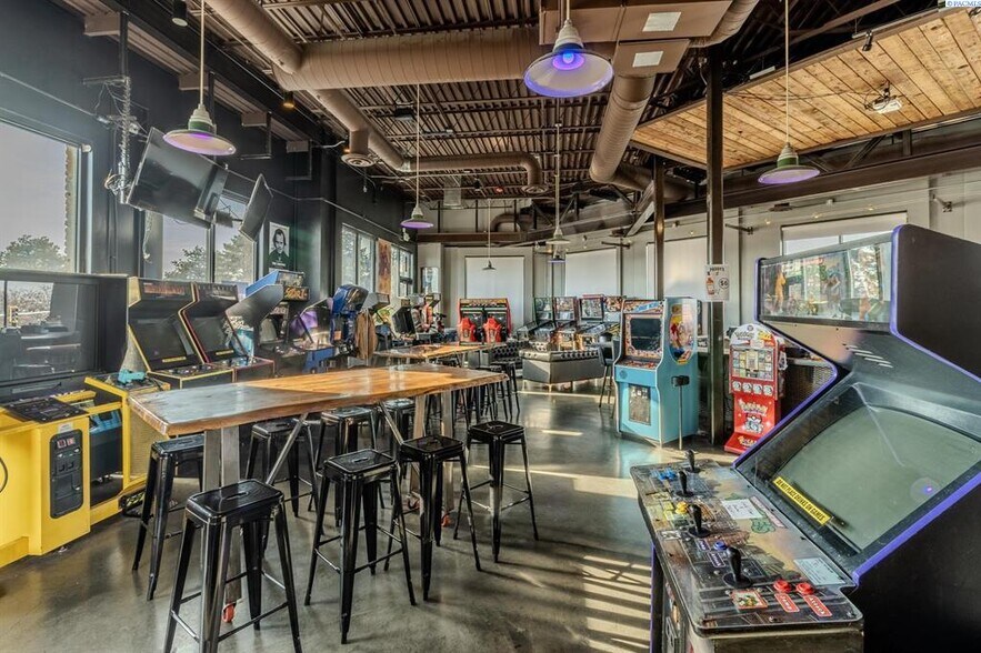More Photos Of 1022 N Columbia Center Blvd, Kennewick Restaurant For Lease