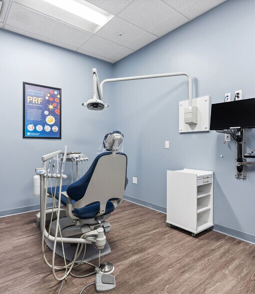 More Photos Of 18300 Sherman Way, Reseda Storefront For Sale