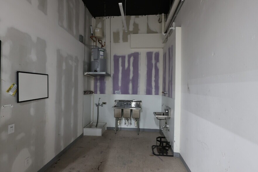 More Photos Of 610 Wood St, Pittsburgh Storefront Retail Office For Lease