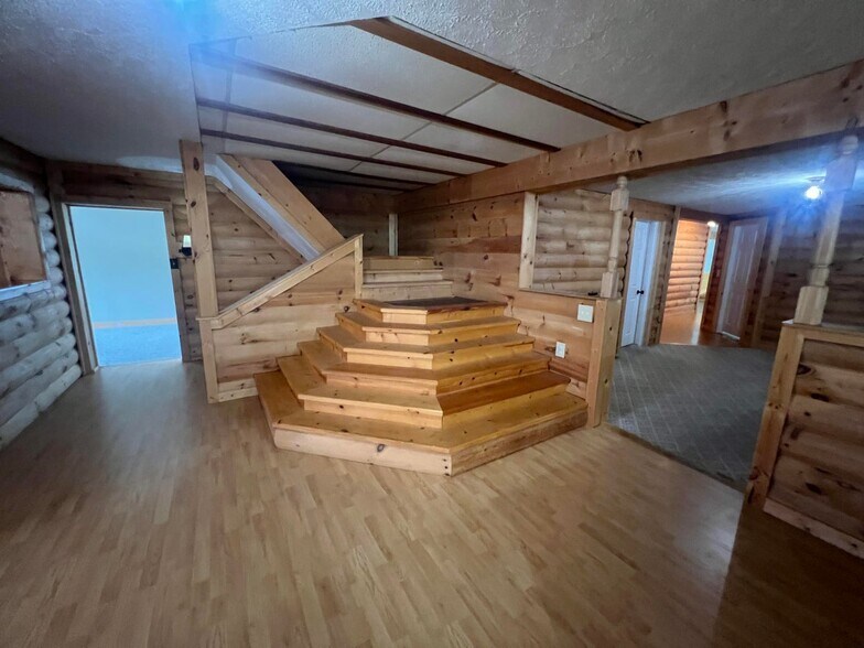 More Photos Of 380 S Main St, De Graff Light Manufacturing For Sale