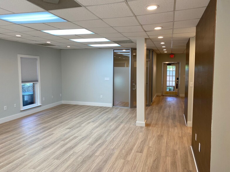 More Photos Of 2312 Peachford Rd, Atlanta Office Residential For Sale