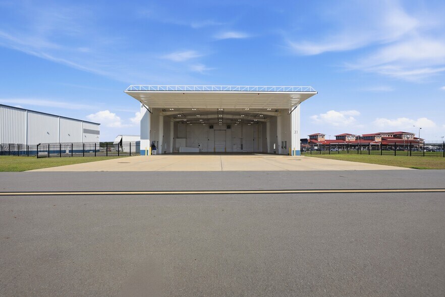 More Photos Of 453 Airport Rd, Greenville Airplane Hangar For Lease
