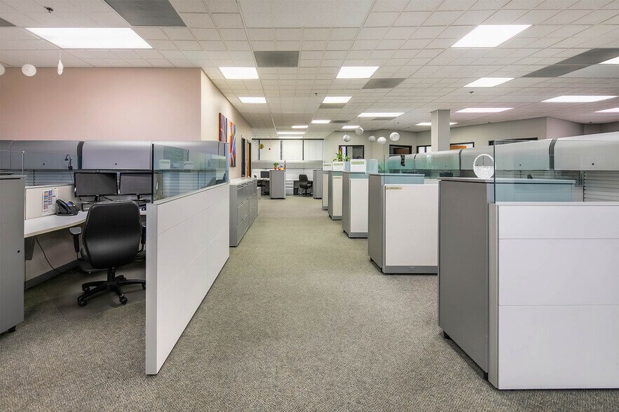 More Photos Of 221 W Crest St, Escondido Office For Sale