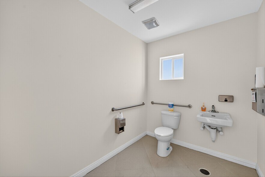 More Photos Of 447 N Prairie Ave, Inglewood Medical For Lease