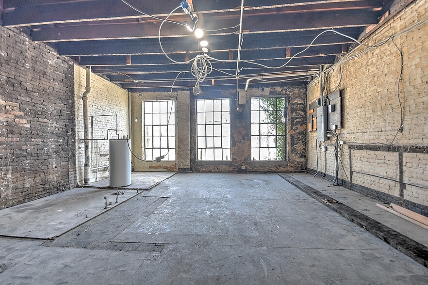 More Photos Of 531 State St, Bristol Storefront Retail Office For Sale