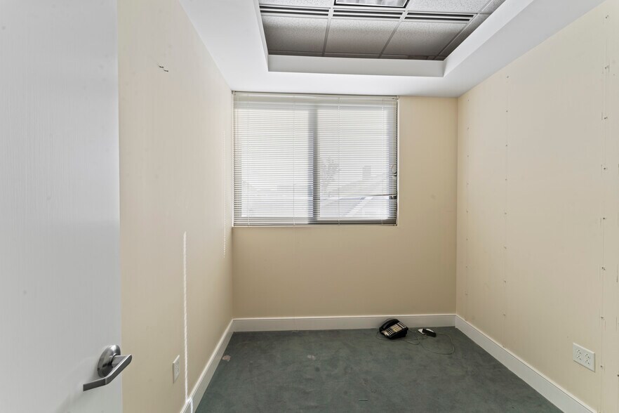 More Photos Of 23 Ryan St, Stamford Flex For Sale