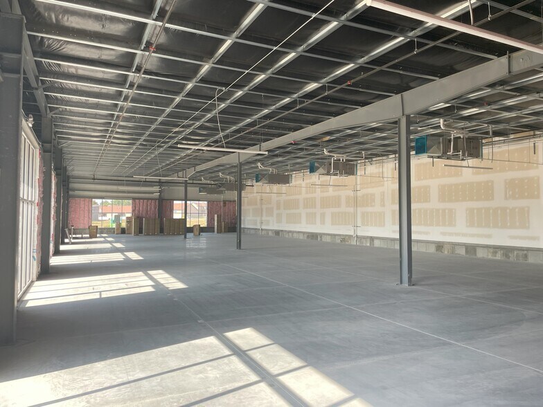 More Photos Of 2240 Fletcher Ave, Lincoln Showroom For Lease