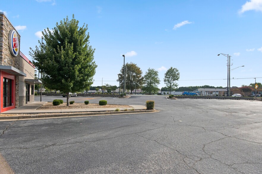 More Photos Of 2357 Main St East, Snellville Fast Food For Sale