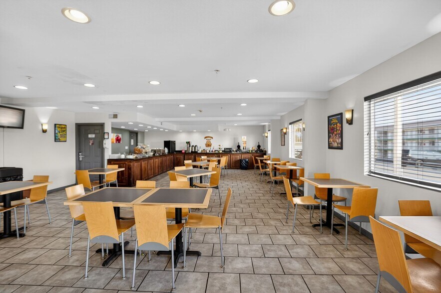 More Photos Of 1835 W Highway 76, Branson Hotel For Sale