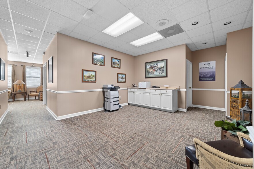 More Photos Of 824 S Dekalb St, Shelby Medical For Sale