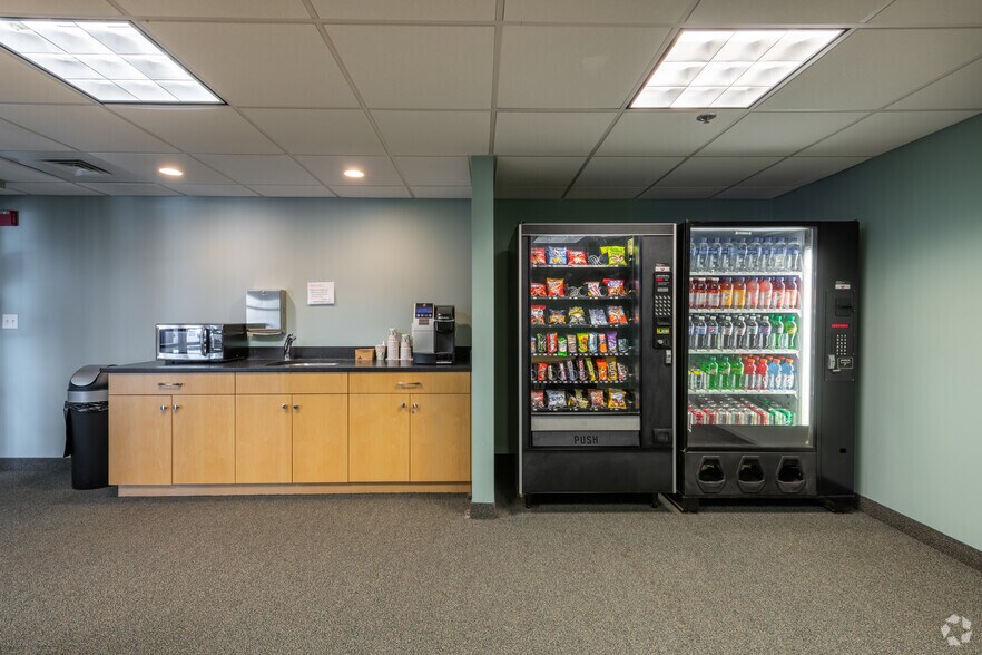 More Photos Of 600 Cordwainer Dr, Norwell Office For Lease