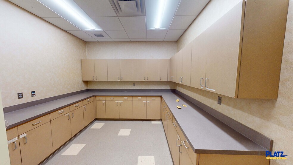 More Photos Of 3960 South Ave, Youngstown Bank For Sale