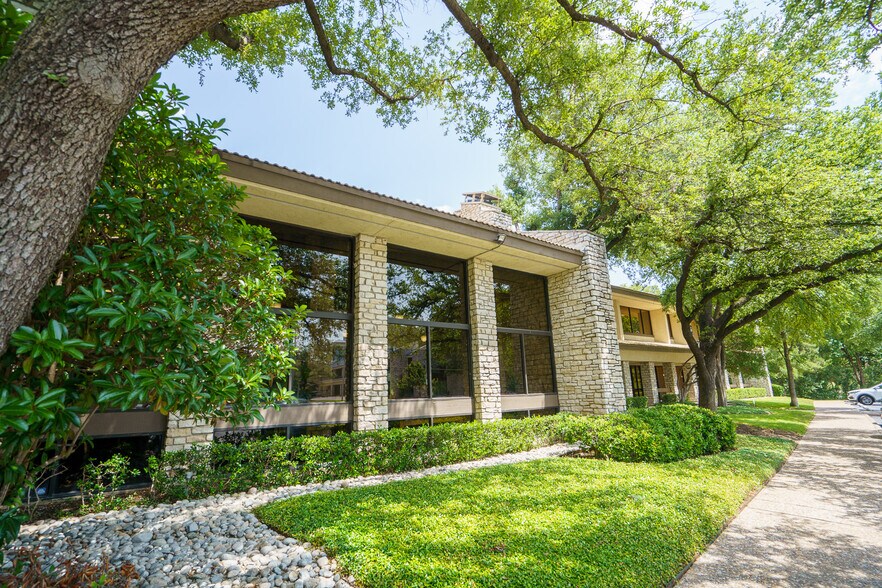 More Photos Of 16250 Knoll Trail Dr, Dallas Office For Sale