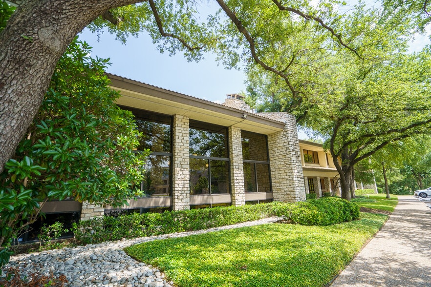 More Photos Of 16250 Knoll Trail Dr, Dallas Office For Lease
