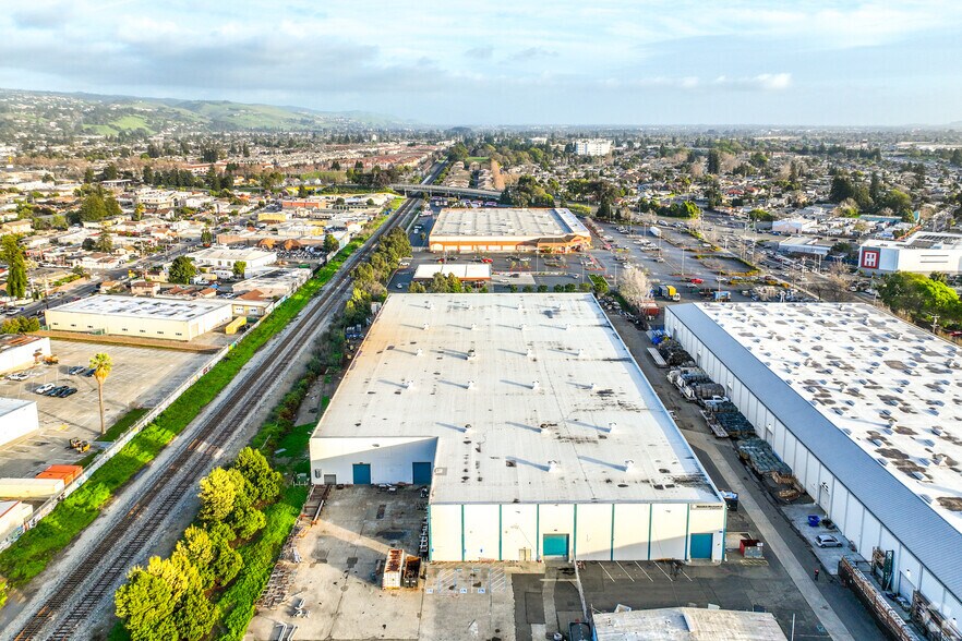 More Photos Of 22302 Hathaway Ave, Hayward Warehouse For Lease