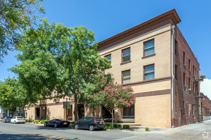 More Photos Of 2115 Kern St, Fresno Office For Lease