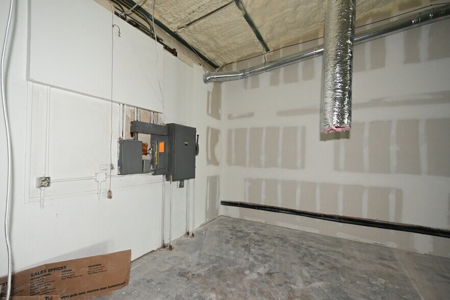 More Photos Of 749 S Central Ave, Umatilla Storefront For Sale