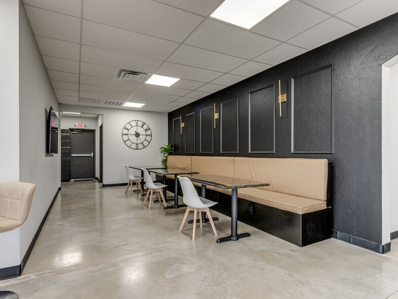 More Photos Of 120 SE 19th St, Moore General Retail For Lease