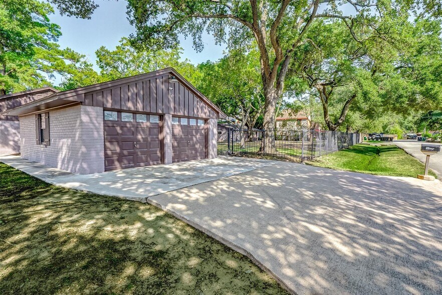 More Photos Of 9218 Hammerly Blvd, Houston Specialty For Lease