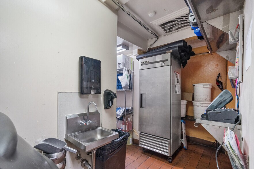 More Photos Of 2009 Bridgeway, Sausalito Restaurant For Lease