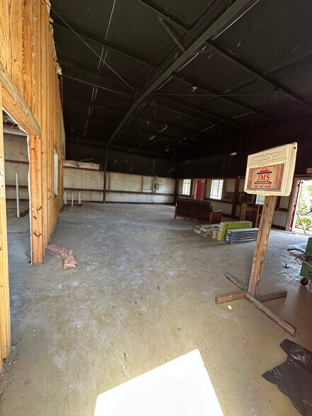 More Photos Of 3956 N US Highway 17, Deland Flex For Sale