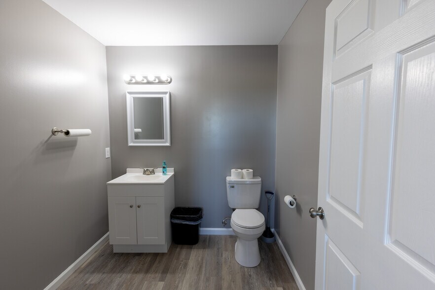 More Photos Of 2720 Section Line rd, Union City Office For Sale