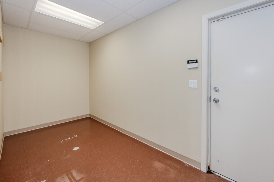 More Photos Of 90 Earl Martin Dr, Woolwich Medical For Lease